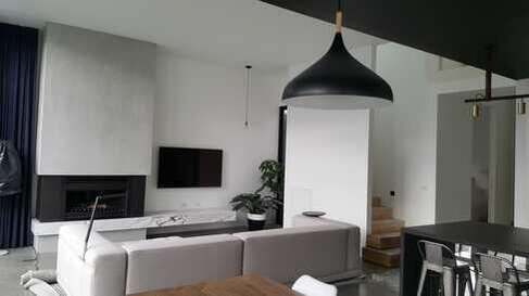 Before-and-after images demonstrating the transformative effects of solid plastering in a Melbourne property.